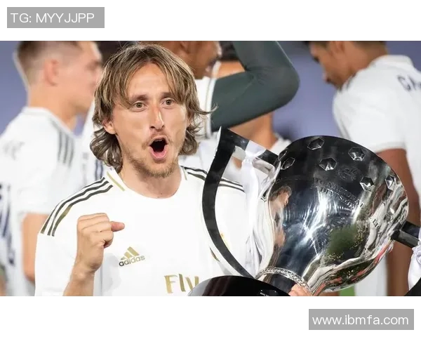 皇马巴西中场新星94%传球成功率闪耀,安切洛蒂冷遇引发皇马中场竞争热议